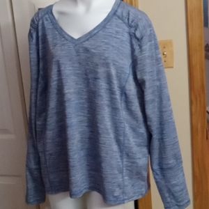 Long sleeve athletic shirt